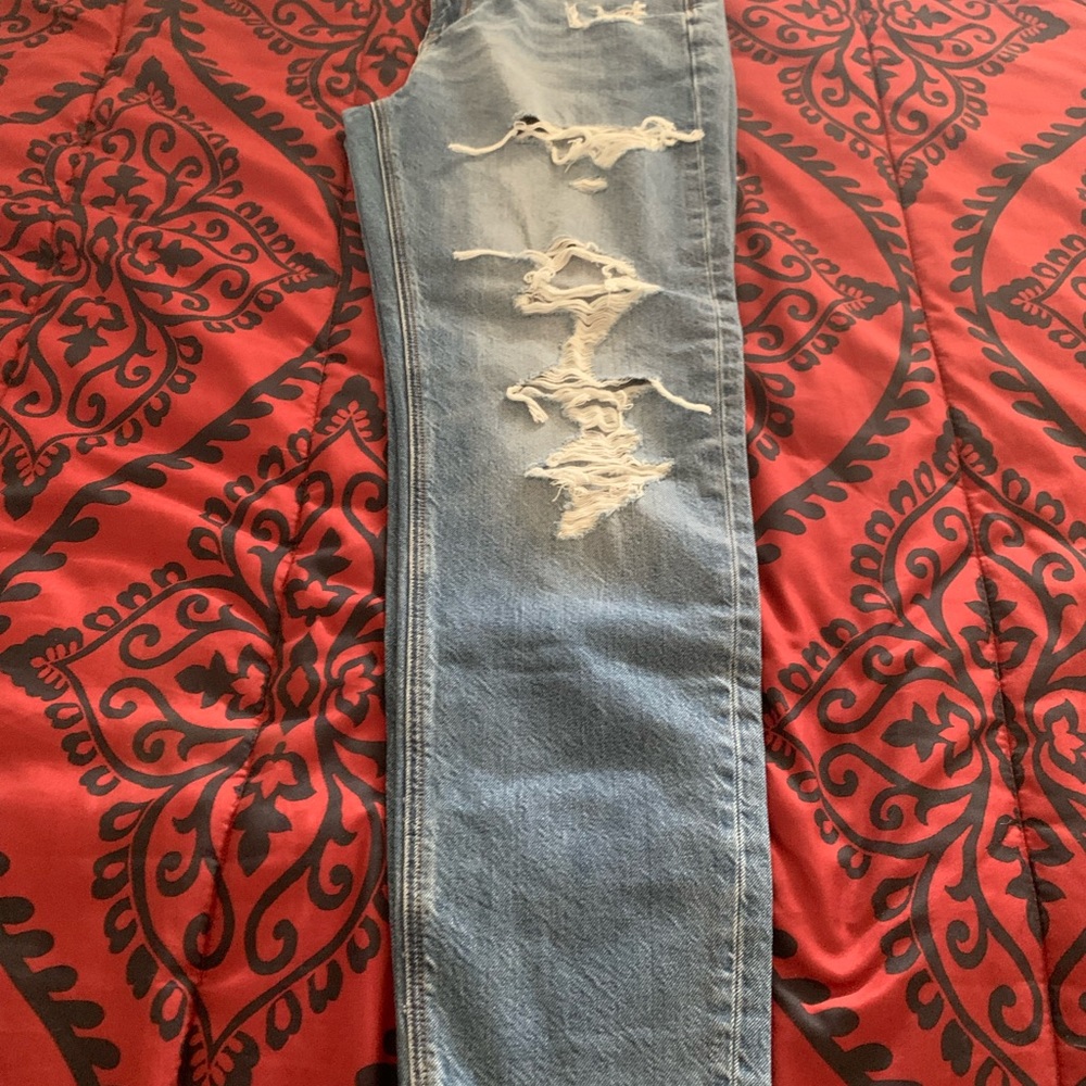 AMERICAN EAGLE MOM JEANS NWT